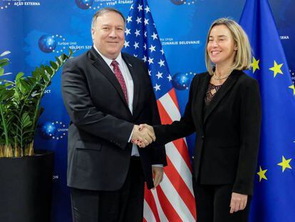 El secretario de Estado, Mike Pompeo, y la jefa de la diplomacia europea, Federica Mogherini.