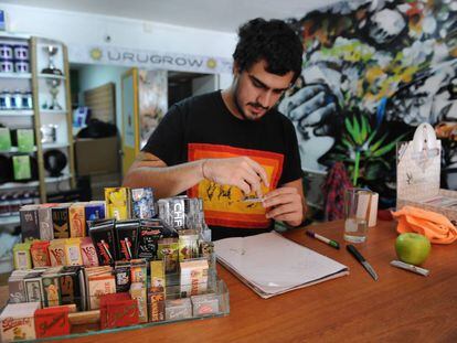 Tienda de venta de productos relacionados con el consumo de marihuana en Montevideo, Uruguay.