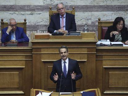 Kyriakos Mitsotakis, durante su intervención en el Parlamento griego, este sábado.