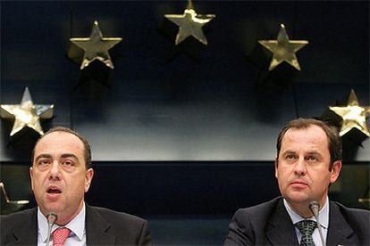 El comisario europeo de Salud, Markos Kyprianou, y el ministro de Agricultura de Austria, Josef Proell.