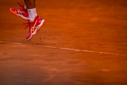 Los pies de Djokovic, durante la semifinal frente a Alcaraz. 