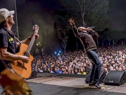 Manu Chao i Fermín Muguruza en concert al festival Esperanzah al Prat.