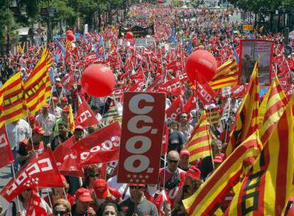 Miles de trabajadores en la manifestación europea por el empleo, ayer en Madrid.