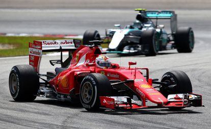 Sebastian Vettel, por delante de Nico Rosberg