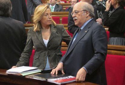 La vicepresidenta Joana Ortega y el consejero Andreu Mas-Colell, durante el Pleno del Parlament