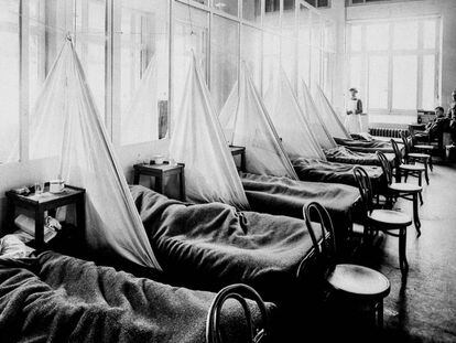 Soldados estadounidenses convalecientes de la gripe española en 1918 en Langres (Francia).