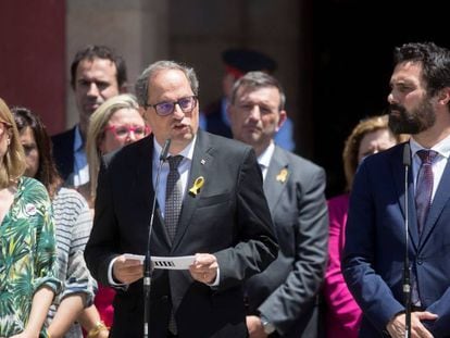 Quim Torra, en el centro, este martes en el Parlament.