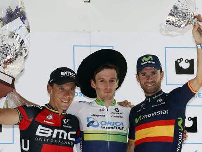 Yates, ganador en San Sebastián en el centro con Gilbert y Valverde. 