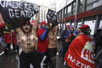 Activistas de Femen durante la protesta en Madrid.