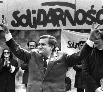 Lech Walesa, en la campa&ntilde;a para las presidenciales en 1989.