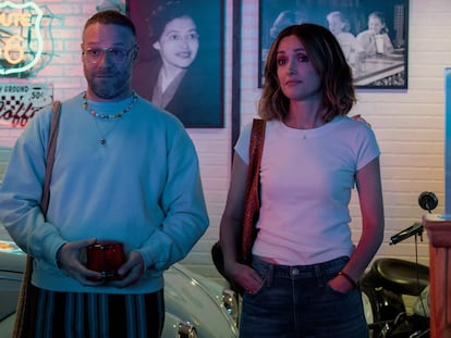 Seth Rogen y Rose Byrne, en el tercer episodio de 'Platónico'.