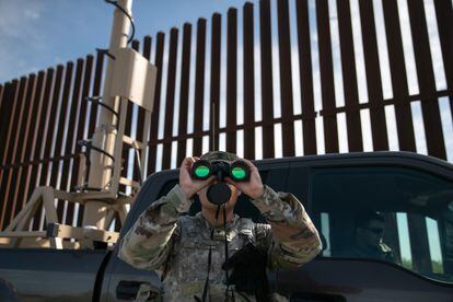 Un soldado estadounidense en la frontera de Estados Unidos y México, en 2019.