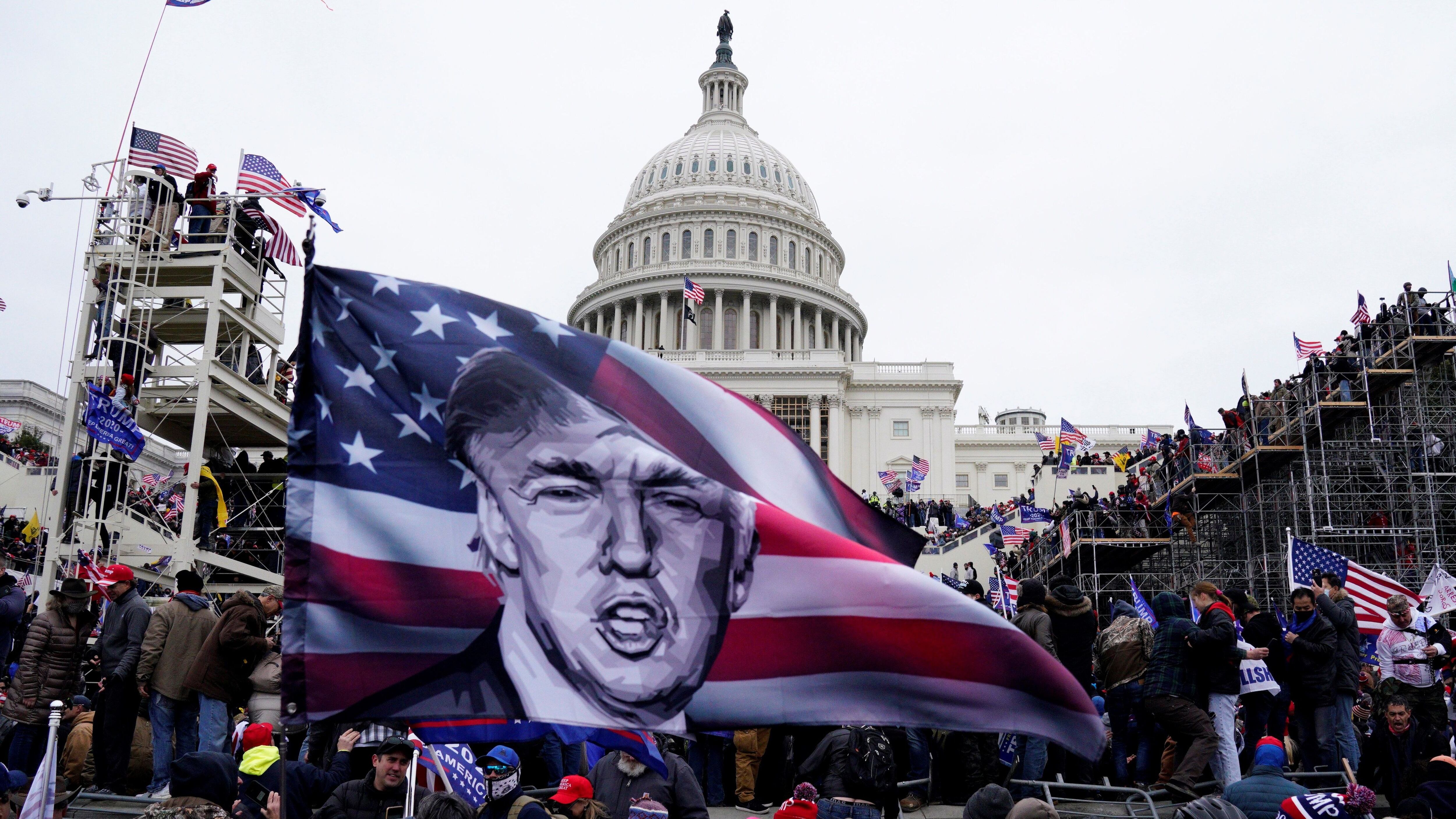 Simpatizantes de Trump lideran el asalto al Capitolio, el 6 de enero de 2021.