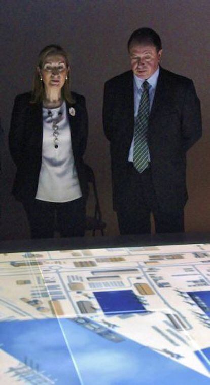 La ministra, Ana Pastor, durante la reunión que mantuvo con el director del puerto de Ashdod, Gidedon Sittermandurante su viaje a Israel