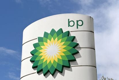 El logo de BP, en una gasolinera del norte de Londres, en una imagen de archivo.