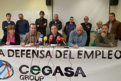 Los representantes de los comités de Cegasa, durante su comparecencia en Vitoria.