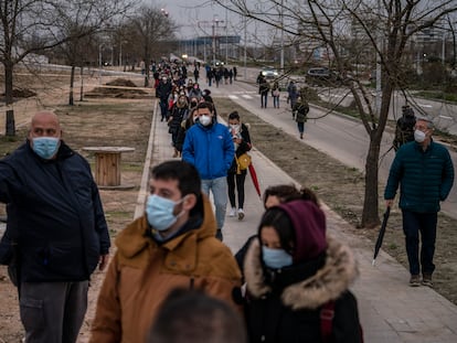 8.000 personas fueron citadas el lunes para ser vacunadas solo en el Zendal.