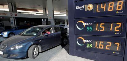 Panel de precios en una gasolinera de Madrid.