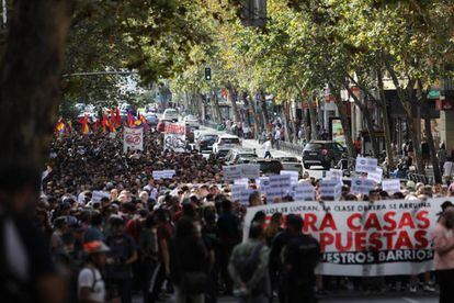 La cabecera de la manifestación a su paso por la calle Bravo Murillo, Madrid.