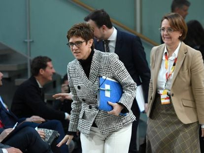 La presidenta de la CDU, Annegret Kramp-Karrenbauer, a su llegada a la reunión del partido sobre migración, integración y seguridad.