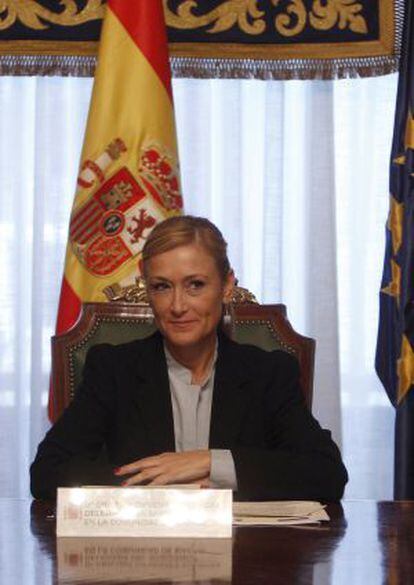 Cifuentes, durante la firma esta ma&ntilde;ana de un convenio.