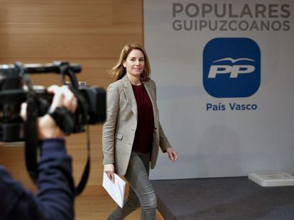 La presidenta del PP vasco, Arantza Quiroga, antes de comparecer en la sede de su partido en San Sebasti&aacute;n.