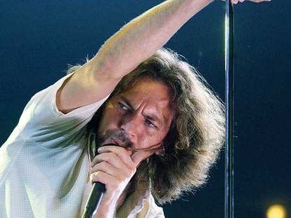 Eddie Vedder, cantante de Pearl Jam, durante un concierto en 2006.