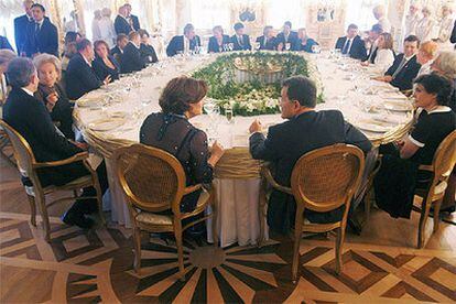 Vista general de la cena que se celebró en el Palacio de Constantino de San Petersburgo.