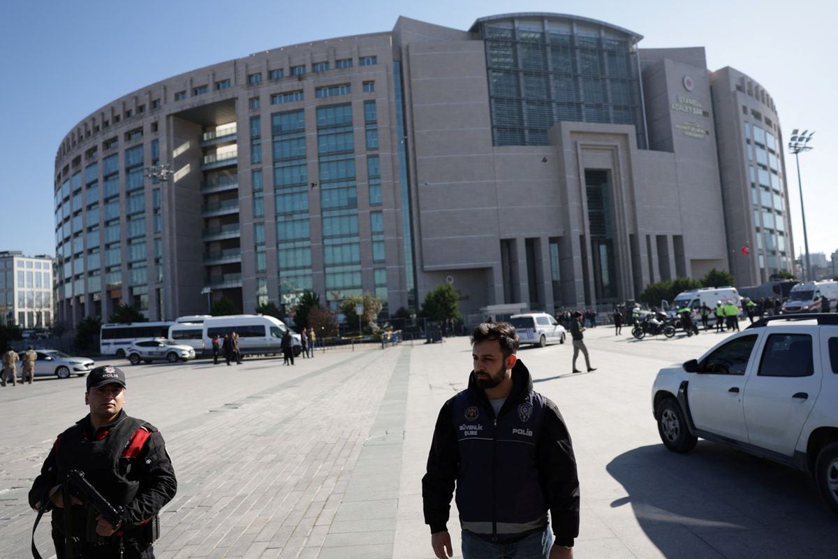Tres muertos y cinco herederos en un ataque armado al Palacio de Justicia de Estambul |  Internacional