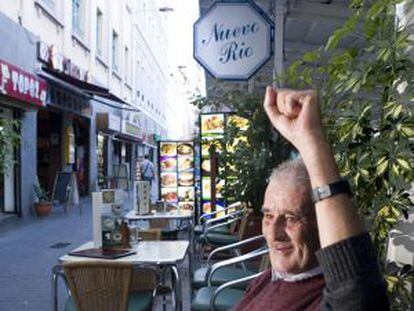 El poeta Leopoldo María Panero, en una terraza de un bar de Las Palmas de Gran Canaria.