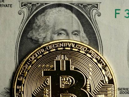 El Bitcoin supera ya los 7.000 dólares de cotización