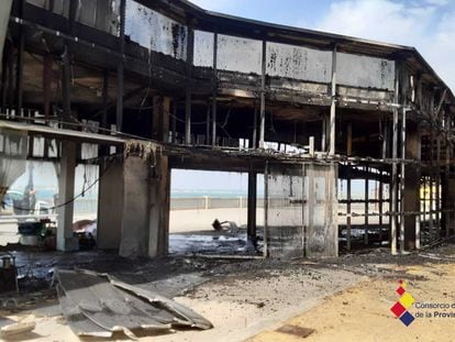 Un incendio de causas aún desconocidas ha destruido la Pérgola de Santa Bárbara en Cádiz, un edificio que costó 1,5 millones de euros de fondos europeos y que nunca llegó a tener uso.