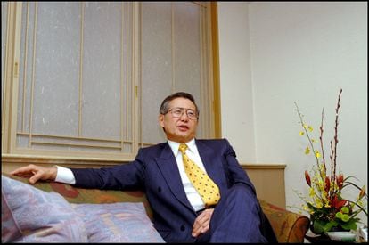 Alberto Fujimori en el hotel nuevo Otani en Tokio, Japón el 27 de noviembre de 2000.