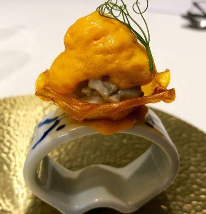 CILINDRO DE KIMCHI CON IBÉRICO CONFITADO Y OSTRA / CAPEL