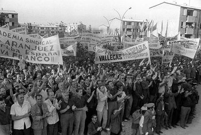 Vecinos de San Blas (donde se encuentra el barrio de Simancas) aclamaban a Franco el 17 de julio de 1962, durante un discurso por la entrega de miles de viviendas sociales y de renta limitada.