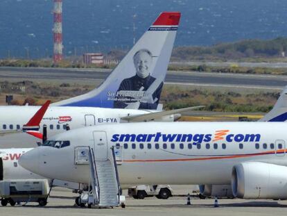 Aviones Boeing 737 Max 8 de la compañía SmartWings y Norwegian, en el aeropuerto de Gran Canaria después de que el espacio aéreo europeo se haya cerrado a este modelo.