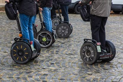 Turistas en "segways"