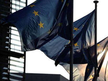 Banderas de la UE ante la sede de la Comisión Europea. 
 