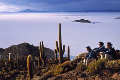 Vistas del salar de Uyuni desde la Isla de Pescado, en Bolivia.