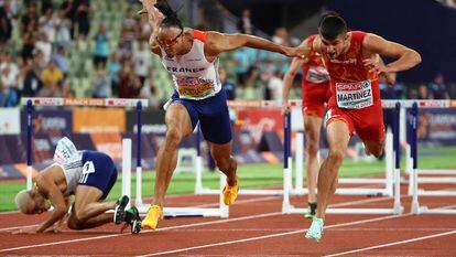 Asier Martínez se imipone por una milésima al francés Pascal Martinot-Lagarde en los 110m vallas.