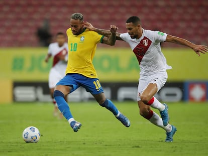 Neymar conduce el balón en el Brasil-Perú del pasado jueves correspondiente a la fase de clasificación sudamericana para el Mundial 2022. Ricardo Moraes (REUTERS)