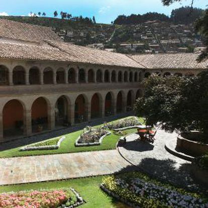 Claustro del Hotel Monasterio, en Cuzco.