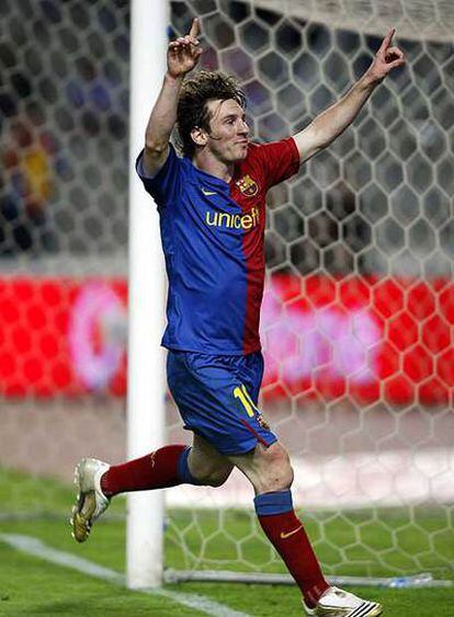 Messi celebra su gol, de penalti, que le valió la victoria al Barcelona.