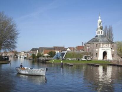 Café De Poort, junto al antiguo puerto fluvial de Leiden.