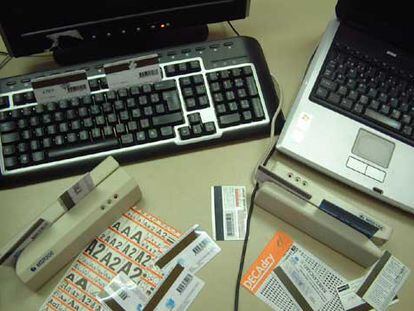 Imagen de uno de los ordenadores utilizados para clonar tarjetas de crédito.