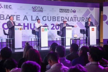 Los candidatos Manolo Jiménez, Lenin Pérez, Armando Guadiana, y Ricardo Mejía Berdeja, en el segundo debate para la gubernatura de Coahuila.