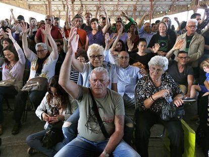 El círculo Podemos de Valencia celebra una asamblea.