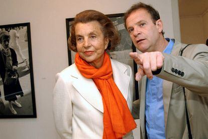 Liliane Bettencourt y François-Marie Banier, en el museo alemán Hans Lange en junio de 2004.
