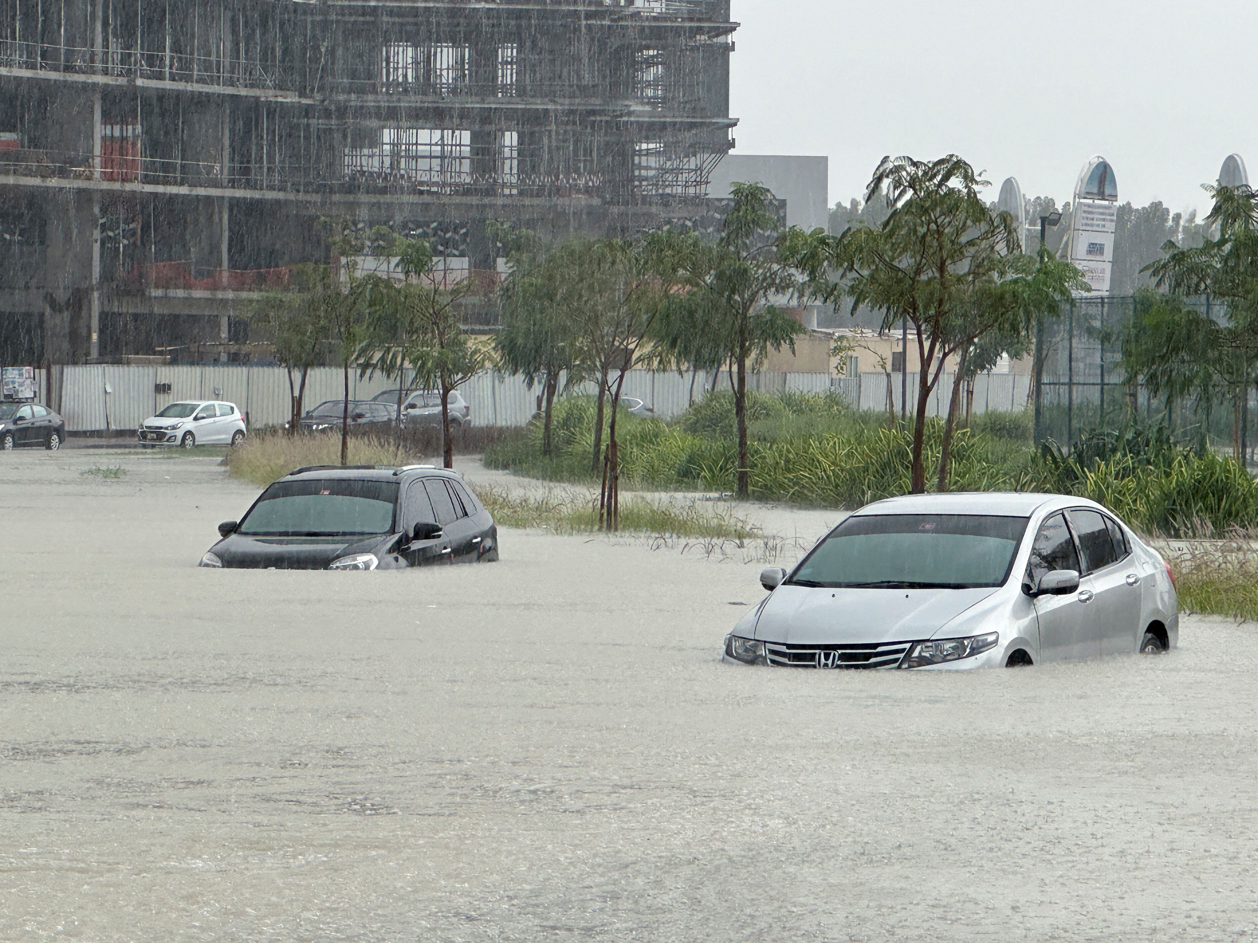 Un temporal de lluvias histórico causa inundaciones en la desértica Dubái