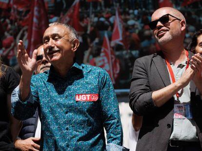 El secretario general de UGT, Pepe Álvarez (i); y el secretario general de CCOO, Unai Sordo (d); durante la manifestación por el Día Internacional de los Trabajadores